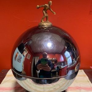 Chrome vintage midcentury Bowling Ball Decanter dispenser w/6 shot glasses